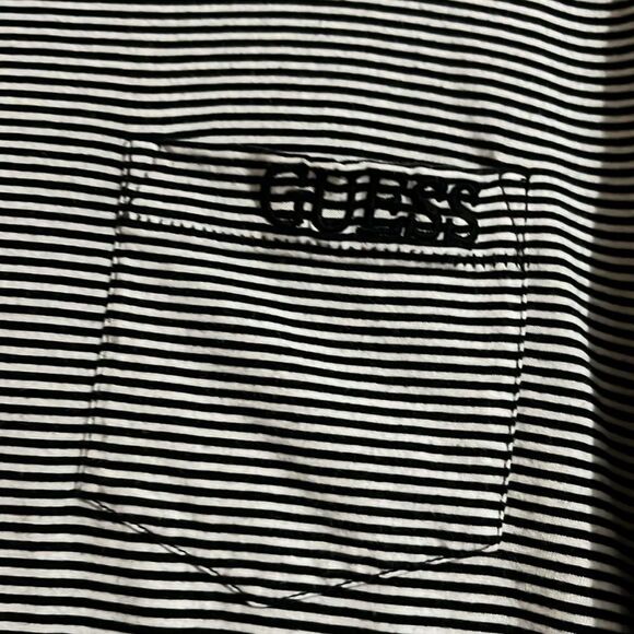 Guess black and white T-shirt/ Size L - Picture 2 of 7